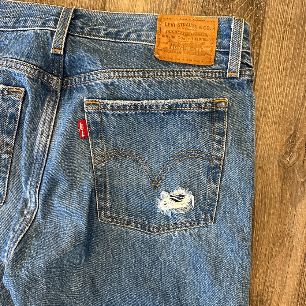 Levi’s Wedgie Fit Jeans – Size 27